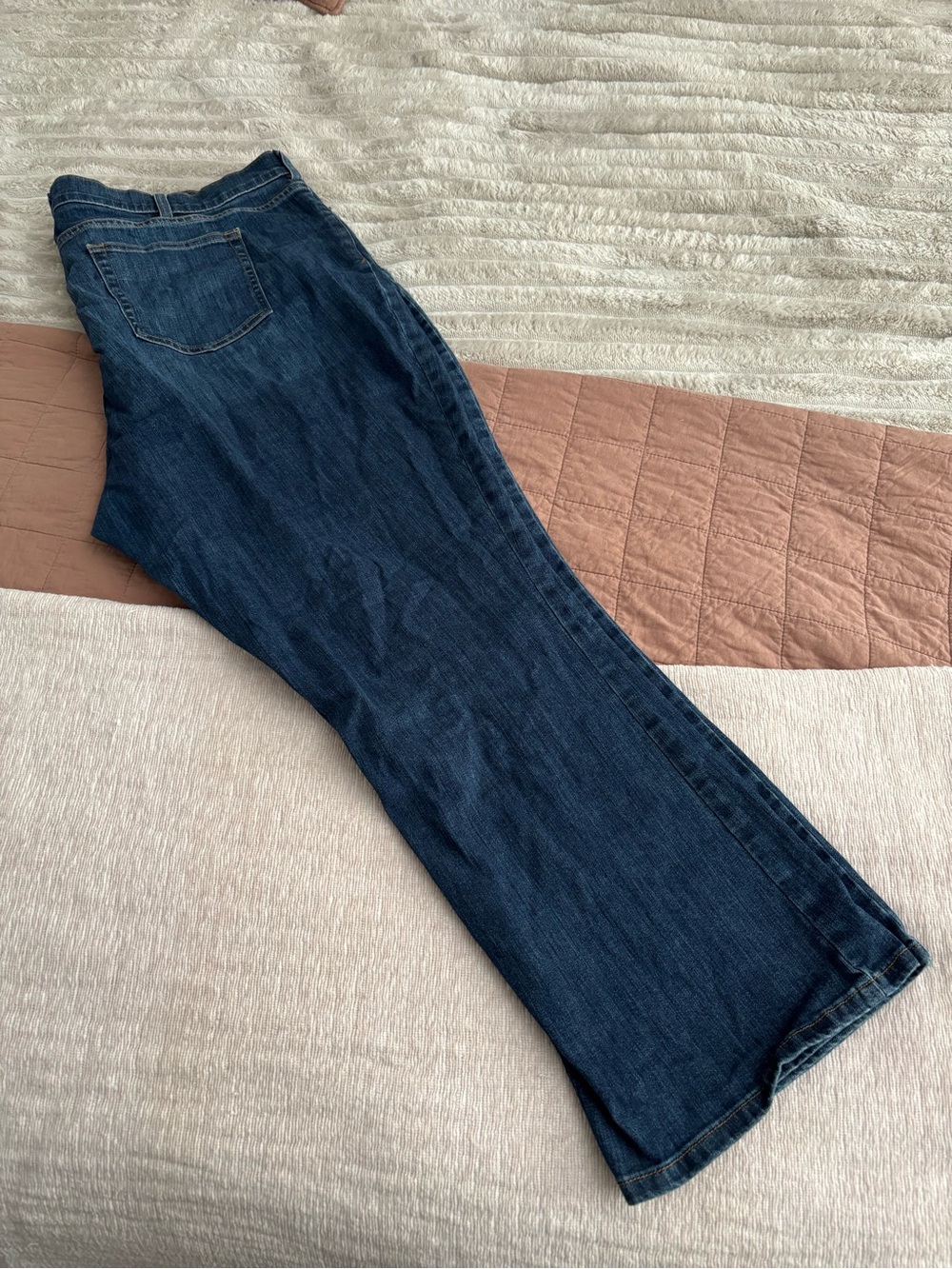Duluth Classic Women’s Wide-Leg Jeans in Dark Blue